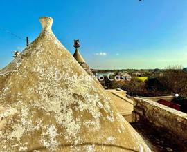 Fabbricato con trullo ed ampio terreno