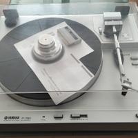 Giradischi Yamaha P750 con accessori e vinili