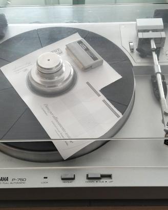 Giradischi Yamaha P750 con accessori e vinili