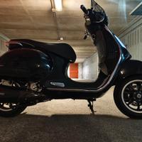 VESPA 300 GTS SUPER HPE, AKRAPOVIC !! Leggi bene