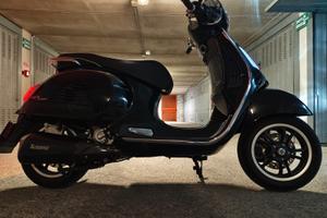 VESPA 300 GTS SUPER HPE, AKRAPOVIC !! Leggi bene