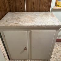 Mobile  basso anni 50 con piano in marmo