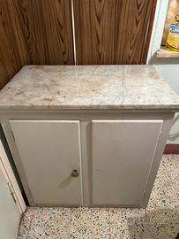 Mobile  basso anni 50 con piano in marmo