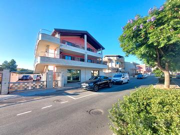 Luminoso Locale Commerciale + Rampa per Magazzino