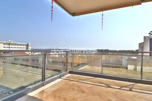 Trilocale con ampio terrazzo e box auto doppio
