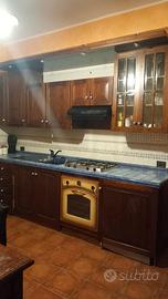 cucina  in  vero legno, in finta muratura arredi