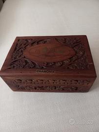 Scatolina cofanetto vintage in legno intagliato 