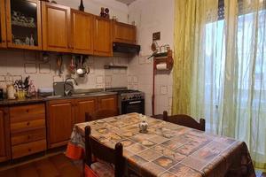 Appartamento di 80 m² con 5 locali e posto auto a 