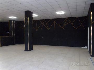 Negozio ad alta visibilità di 220 mq a Casoria