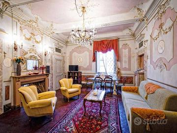 Villa di 166 m² con 2 locali e box auto a Cortona