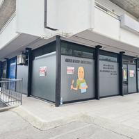 Loc.Comm. di 75 mq,vetrine e parcheggio COM/302