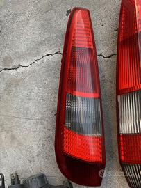 Fari posteriori Ford Fiesta MK5 (2003)