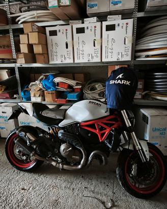 Ducati Monster 821 abs 