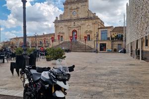 triumph tiger 800