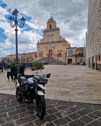 triumph tiger 800