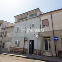 Thiesi, casa indipendente con giardino