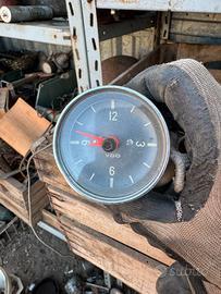 Orologio analogico da cruscotto vintage della VDO