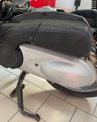Ricambi Honda SH 300 i con 24929 km  2010 e altro