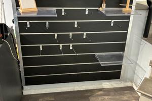 Allestimento locale commerciale completo