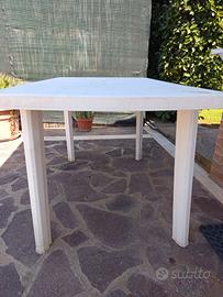 tavolo di plastica da giardino
