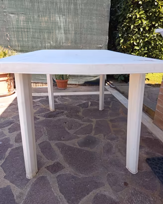 tavolo di plastica da giardino