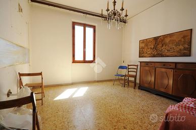 5 LOCALI A PRATO