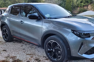 Alfa Romeo Junior Ibrida Speciale 1.2 136CV