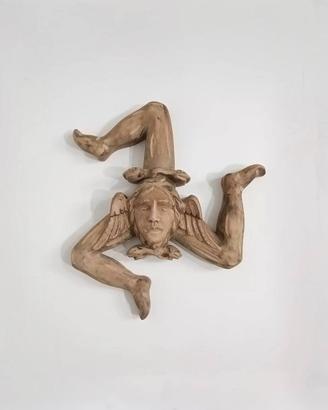 Trinacria in legno, interamente realizzata a mano,