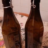 Due bottiglie per acqua o vino
