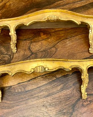 Splendida coppia di mensole foglia oro