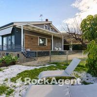 VILLA CON PISCINA E AMPIO GIARDINO