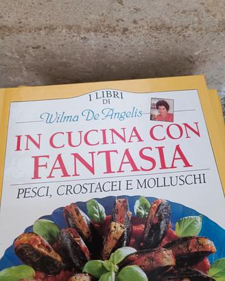 collezione libri in cucina con fantasia di Wilma 