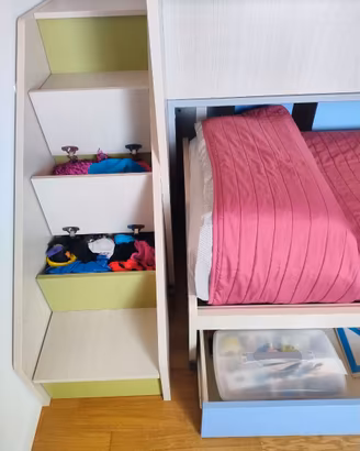 Letto a castello e scrivania