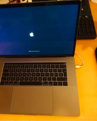 MacBook Pro 15 2018 i7 32GB Radeon Pro 560X