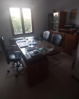 scrivania e mobili direzionale 