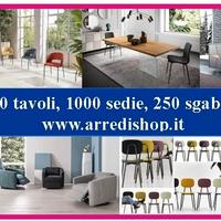 1000 tavoli, 1000 sedie, 250 sgabelli! 