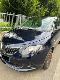 Lancia Ypsilon Ibrida/benzina Gold