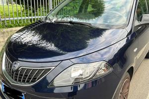 Lancia Ypsilon Ibrida/benzina Gold