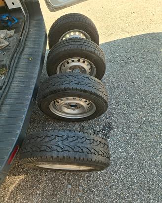 4 Ruote Complete PIRELLI 175/70 R14C da CARICO 