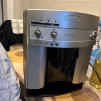 Macchina da caffè Delonghi Magnifica