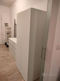 armadio due ante H 180 p 58 L 80