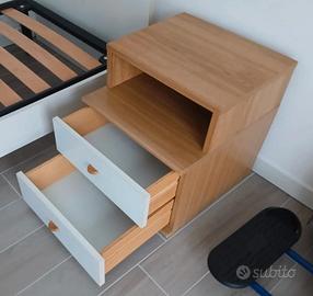 Comodino in legno