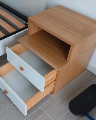 Comodino in legno