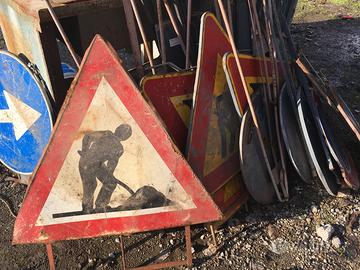 Cartelli stradali usati