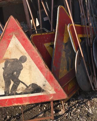 Cartelli stradali usati