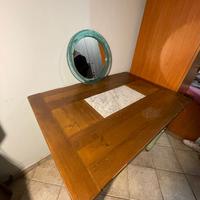 tavolo in legno con marmo