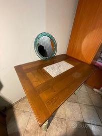 tavolo in legno con marmo
