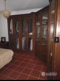 Cabina armadio angolare in legno di noce