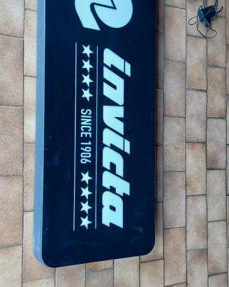 Insegne luminose Invicta