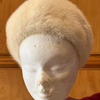 Cappello colbacco di pelliccia vintage da donna